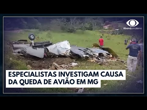 Avião se desintegra no ar em Itapeva/MG