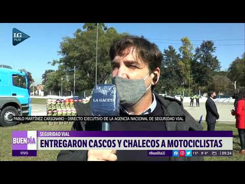 Seguridad vial: entregan cascos y chalecos a motociclistas