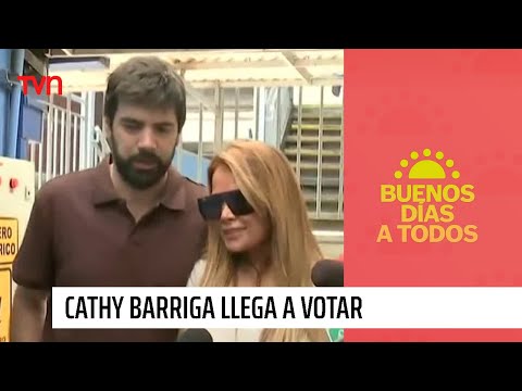 Cathy Barriga llega votar y enfrenta preguntas por su formalización | Chile Elige 2023