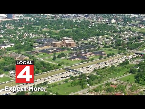 I-75 south closed at I-96 in Wayne County Friday afternoon