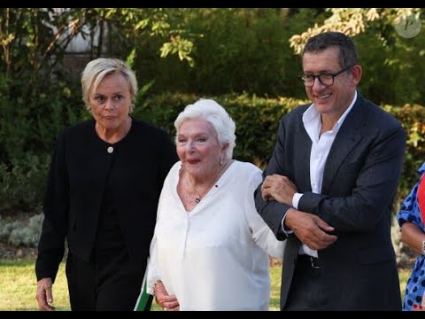 Très émue et entourée de ses enfants de coeur, touchante surprise de Brigitte Macron