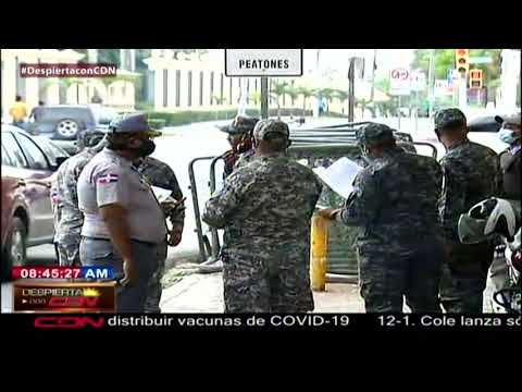 Moderada presencia policial en las inmediaciones del Palacio Nacional