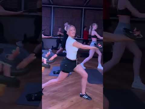 Shirin David im Fitnessstudio Bauch Beine Po Kurs #gymgirl #shirindavid #shorts  #foryou #dance