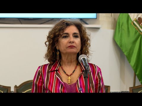 Montero califica de ejemplar la dimisión de María Gámez como directora de la Guardia Civil