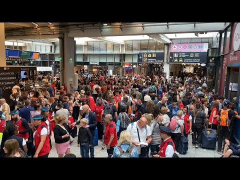 Attaques sur le réseau TGV : images de voyageurs patientant à Montparnasse | AFP Images