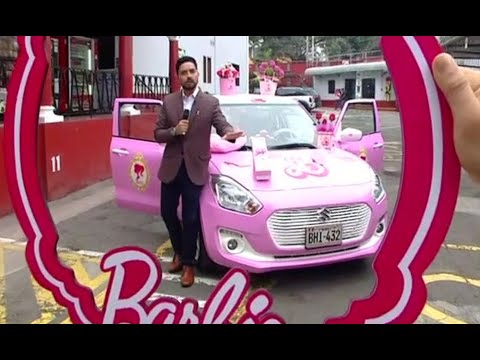 ¿Te gustaría subirte al auto de la barbie? Siéntete una en el 'pinky car'
