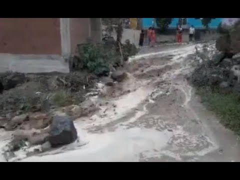 Chosica: Calles amanecieron inundadas por fuertes lluvias y alarmó a la población