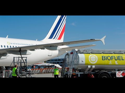 Aviation : Emmanuel Macron va présenter son plan pour favoriser l'utilisation des biocarburants