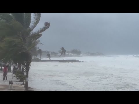 Texas coastal residents told to expect power outages, flooding as Beryl moves closer to landfall