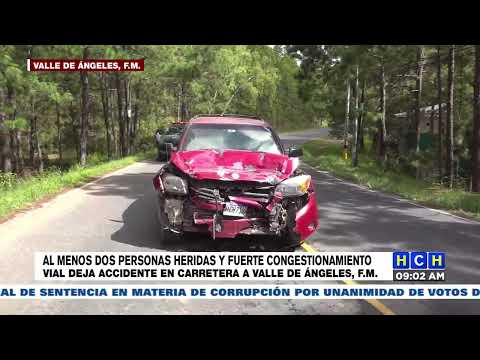 Dos carros colisionan en la carretera que conduce a Valle de Ángeles