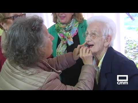 Araceli, la primera mujer vacunada de covid, cumple 100 años
