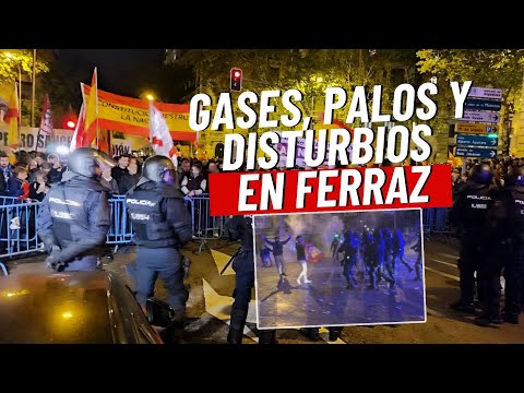 Multitudinaria y doble manifestación contra la traición del PSOE y SÁNCHEZ y brutal carga policial