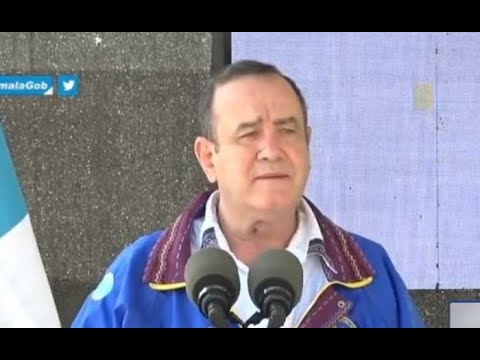 Presidente participa en la reapertura del parque arqueológico Quiriguá