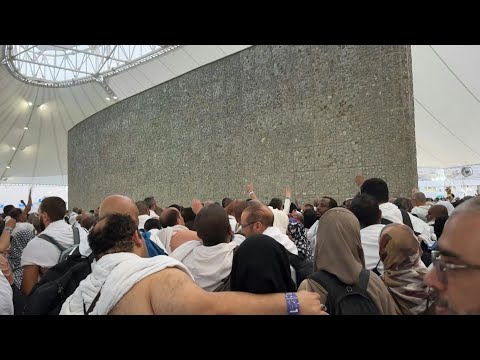 Hajj: les fidèles procèdent à la lapidation de Satan au premier jour de l'Aïd | AFP Images