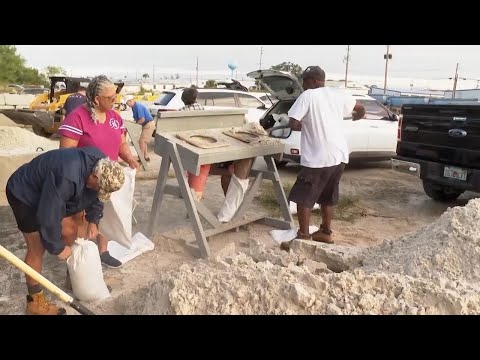 Venice, Florida residents stock up on sandbags as Milton approaches