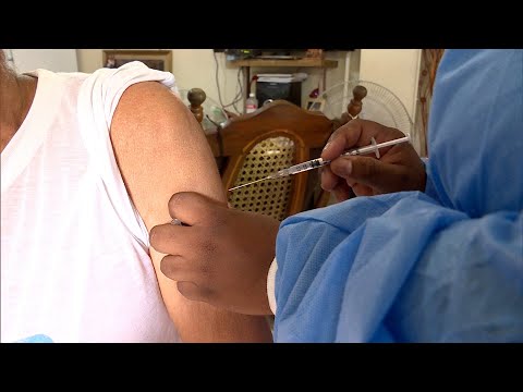 Aplican vacuna contra COVID-19 a adultos mayores y encamados en  El Chorrillo y Veracruz