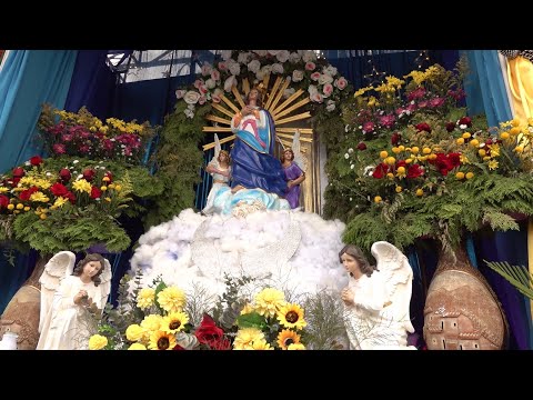 Altares a la Virgen María próximos a estar listos en la Avenida Bolívar