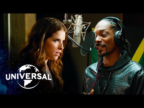 Pitch Perfect 2 | Snoop Dogg x Anna Kendrick — "Winter Wonderland / Here Comes Santa Claus"