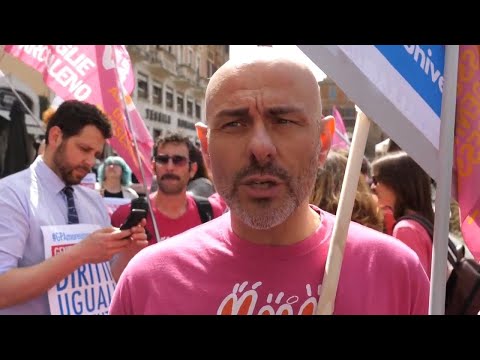 Protest in Italy against tighter restrictions on surrogacy, as campaigners seek to outlaw it