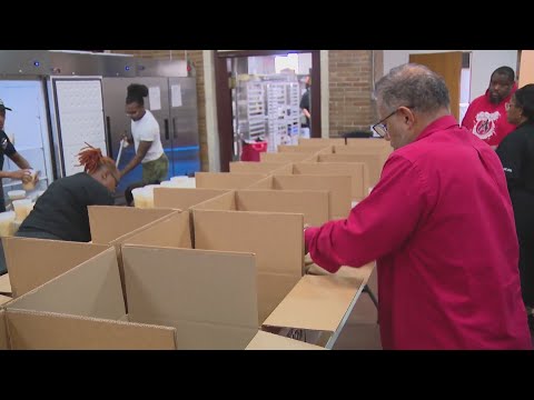 Chicago organization to give away 500 Thanksgiving meals on Tuesday - WGN Midday News