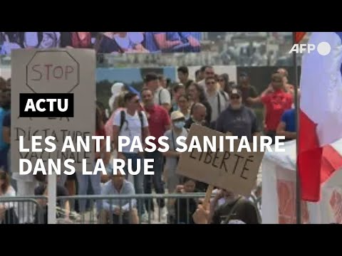 Pass sanitaire: plusieurs milliers de manifestants au Trocadéro à Paris | AFP Images