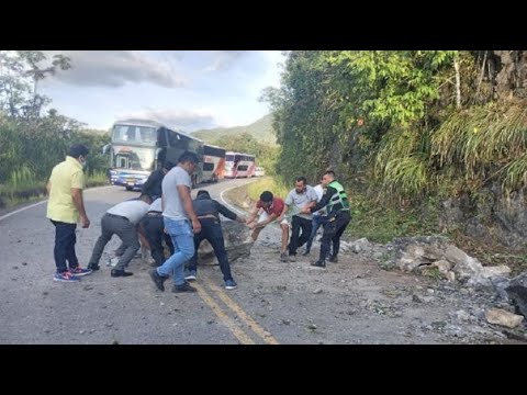 Distintas carreteras se encuentran bloqueadas por escombros tras el sismo de Amazonas