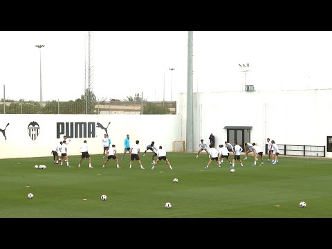 El Valencia prepara el partido contra el Cádiz en Mestalla