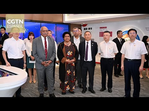 El primer ministro fiyiano Sitiveni Rabuka llega a Beijing en el marco de su visita oficial a China