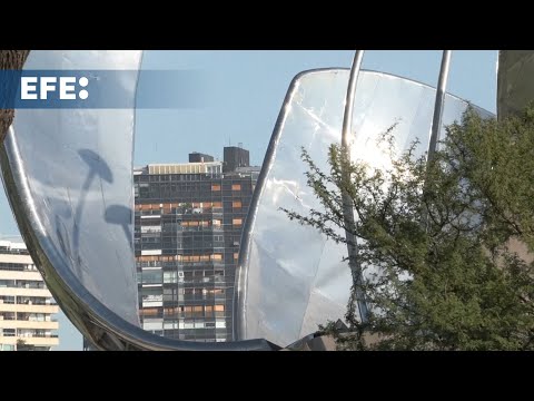 La Floralis Genérica, el monumento insignia de Buenos Aires, avanza en su restauración