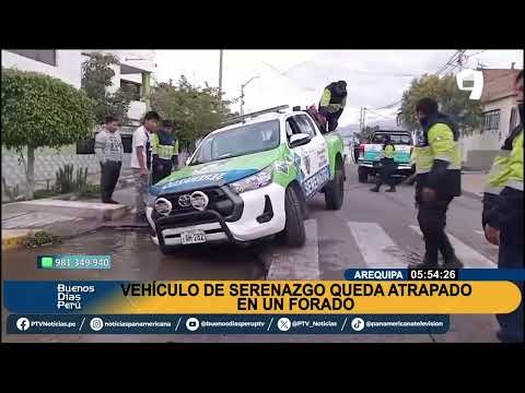Camioneta de serenazgo quedó atrapado en un enorme forado en Arequipa