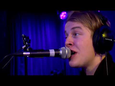 Tom Odell - Spending All My Christmas With You Next Year in the Live Lounge (Türkçe Altyazılı)