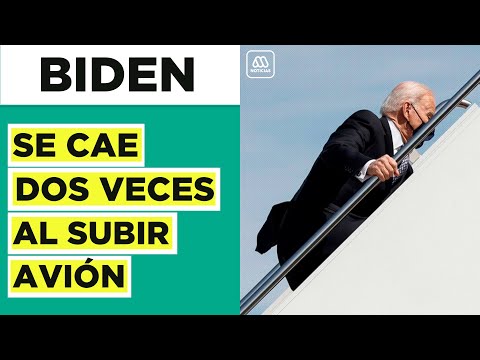 Joe Biden se cae dos veces al subir escalera de avión presidencial