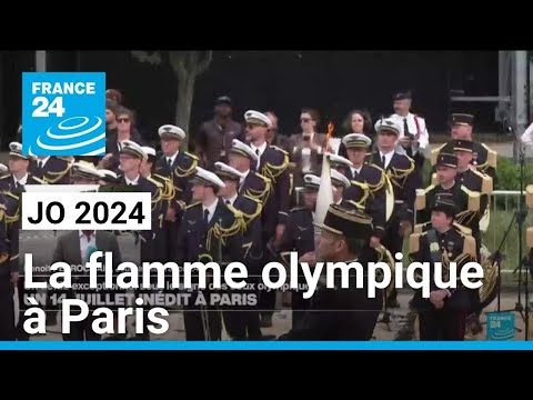 La flamme olympique à Paris, 12 jours avant le début des Jeux • FRANCE 24