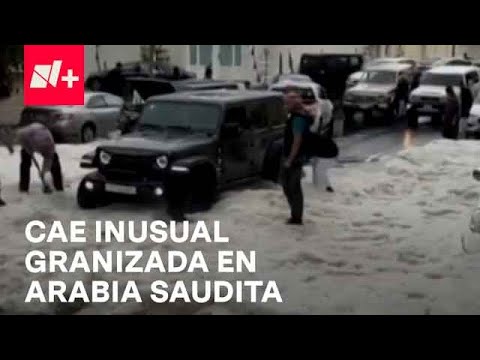 Captan inusual granizada en Arabia Saudita; deja vehículos varados - Las Noticias