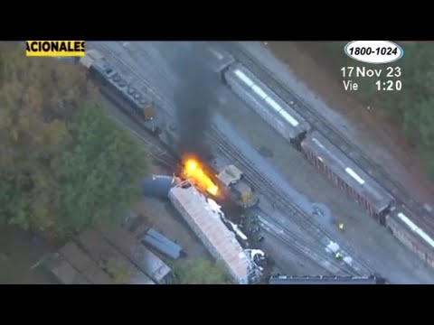 Tren con diésel se descarrila y provoca incendio