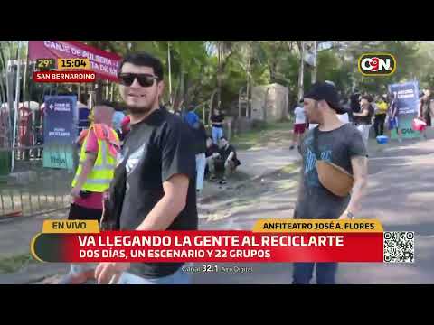 Va llegando la gente al Reciclarte