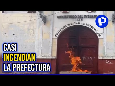 Huancavelica: manifestantes intentaron quemar la prefectura de la ciudad (3/3)