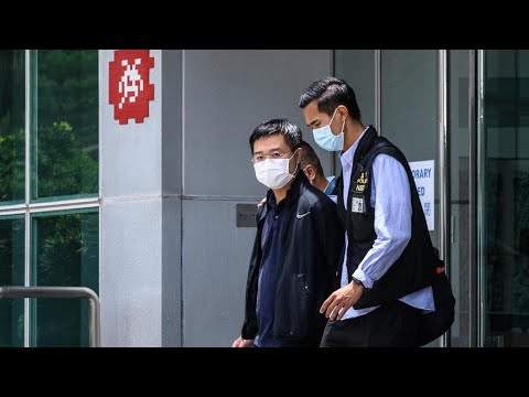 Hong Kong : deux responsables du quotidien Apple Daily inculpés