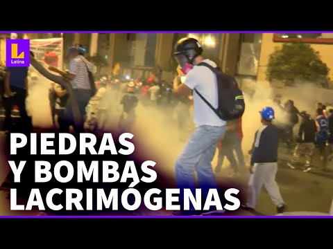 Piedras y bombas lacrimógenas en Centro de Lima: Así va la protesta en avenida Abancay