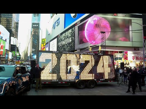 NEW YEAR’S EVE NUMERALS ARRIVE IN TIMES SQUARE