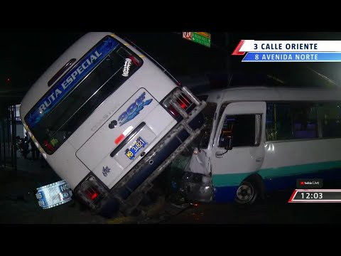 Accidente de microbuses en Centro de San Salvador