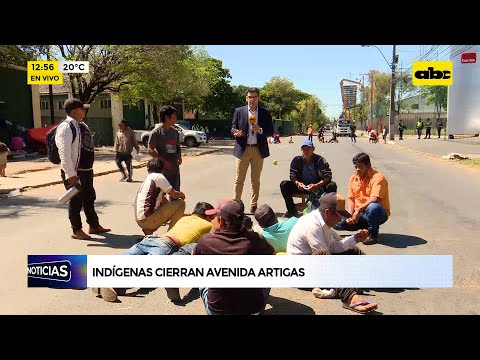 Indígenas cierran avenida Artigas