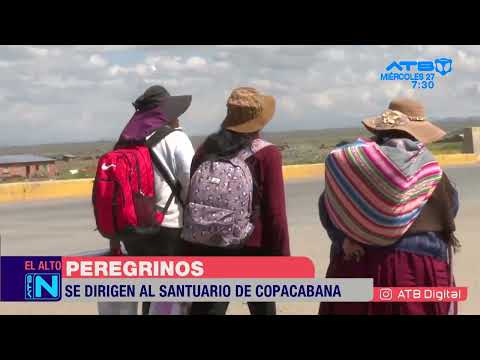 Peregrinos se dirigen al santuario de la Virgen de Copacabana