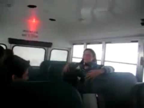 Video: Mokytoja Sakė atsisėsti ir nevaikščioti  - Bet tuo metu ji to negirdėjo 