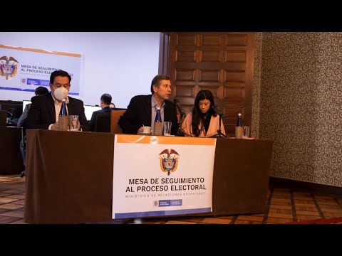 Rueda de prensa durante la apertura de las elecciones 2022 para los colombianos en el exterior