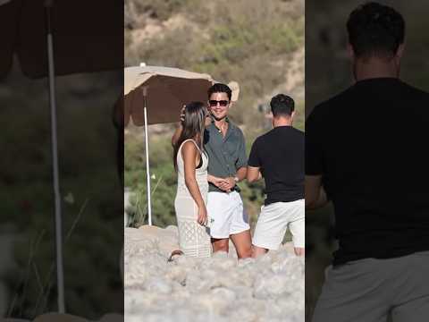 #ÁlexGonzález y su novia, Camila Rojido, demuestran gran complicidad en Ibiza