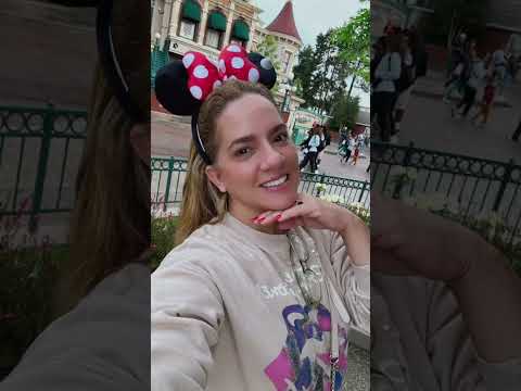 GABRIELA PAZMINO Y DALO BUCARAM EN DISNEY LAND PARIS EUROPA