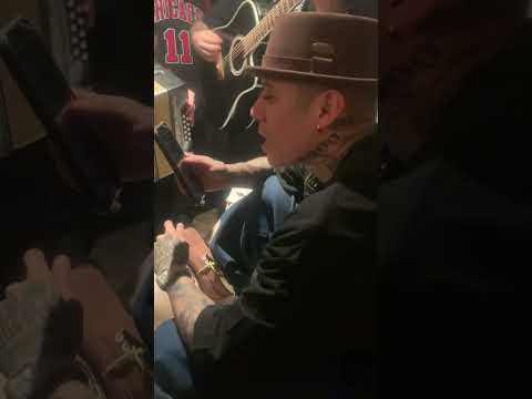 Natanael Cano Y Santa Fe Klan Cantando canciones de Ariel Camacho #mexico #guitarra #viral #music