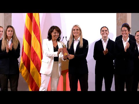 El FC Barcelona Femenino recibe la Medalla de Honor en la categoría Oro del Parlament de Catalu