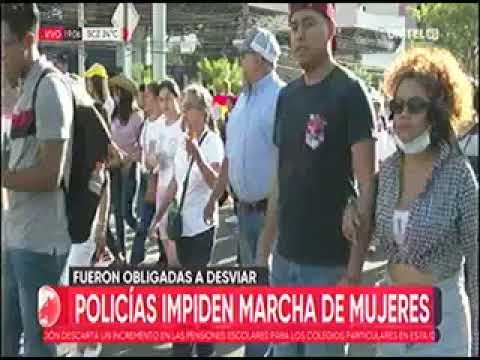 06012023   POLICIAS IMPIDEN MARCHA DE MUJERES Y SON OBLIGADAS A DESVIAR   UNITEL